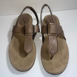 Women’s sandals size 8 medium